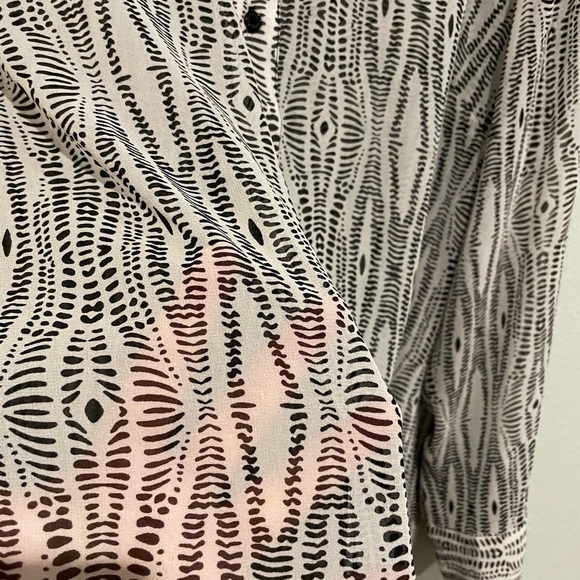 Lane Bryant Sheer black and white print button down. Size 22/24 - Picture 3 of 6